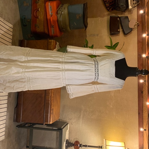 1970's White Peasant Lace Dress - Picture 3 of 7